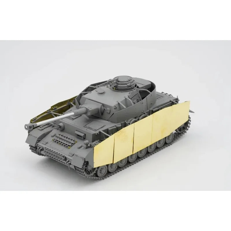 Border | Pz.Kpfw.IV Ausf.H Late 1:35 Model Kit