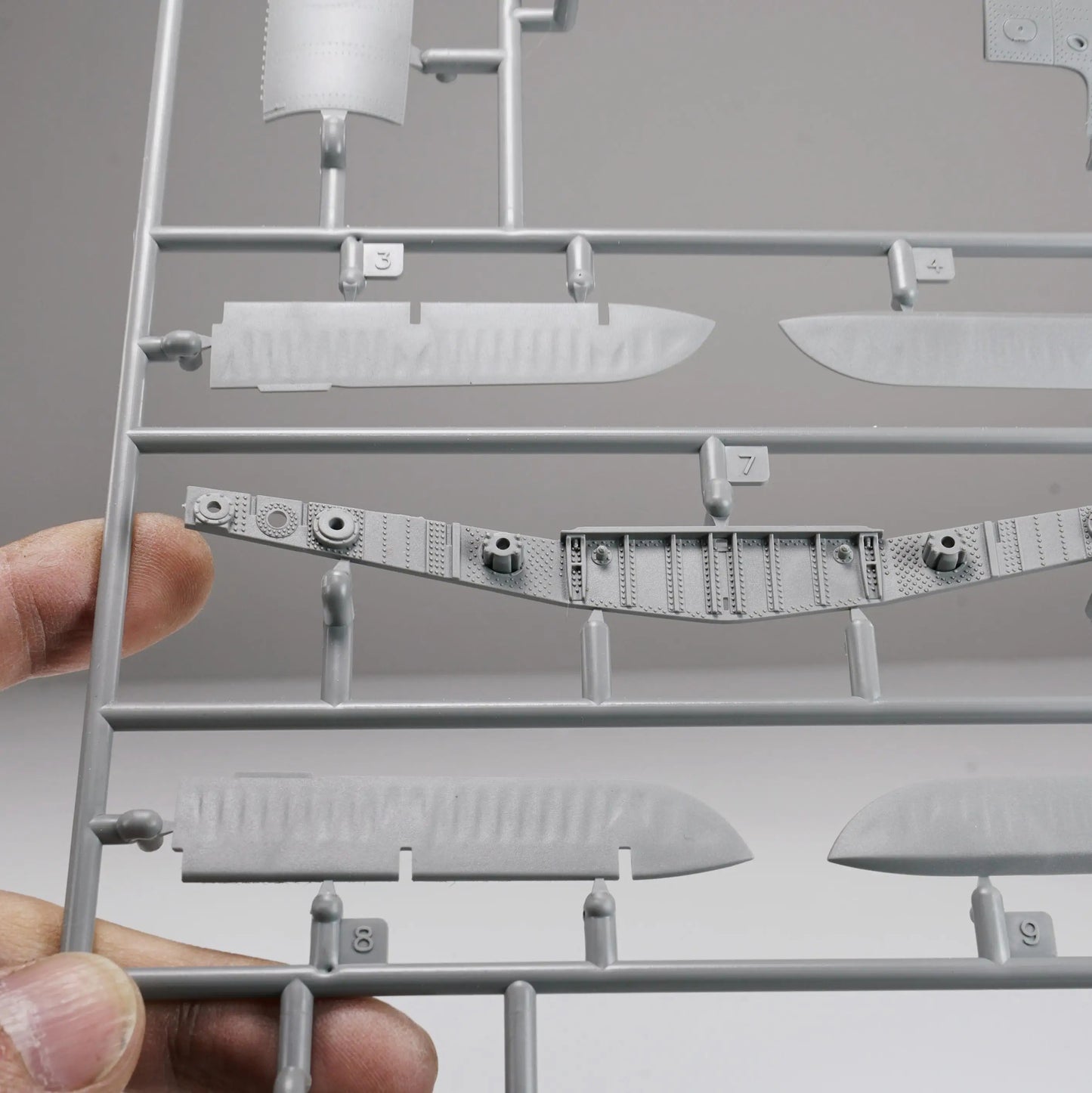 Border | BF-003 Focke-Wulf FW-190A-6 w/Wgr. 21 & Full engine and weapons interior 1:35 Model Kit