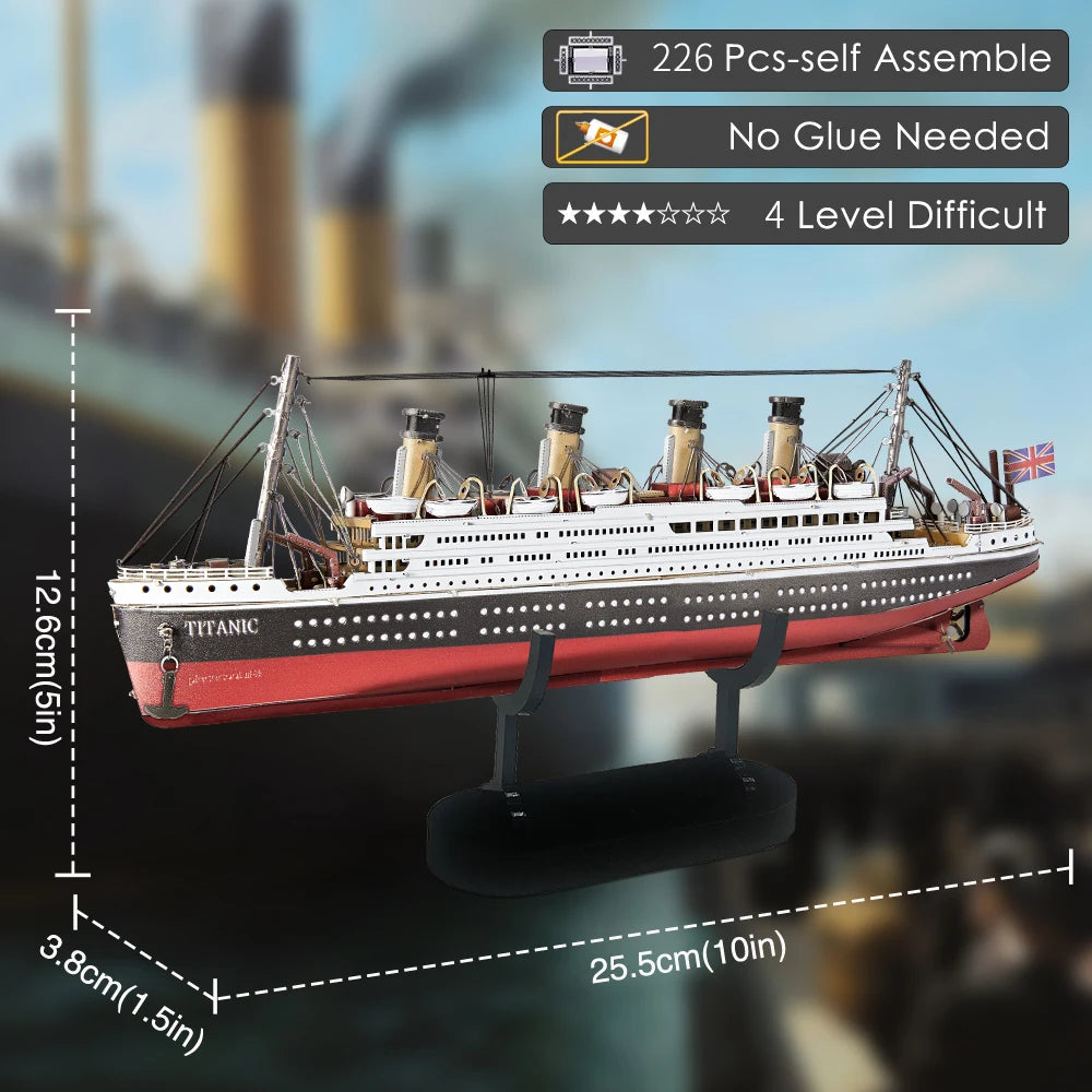 Model of the Titanic with assembly instructions and dimensions displayed.
