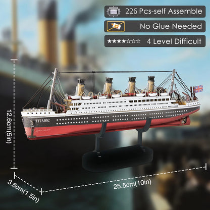 Model of the Titanic with assembly instructions and dimensions displayed.